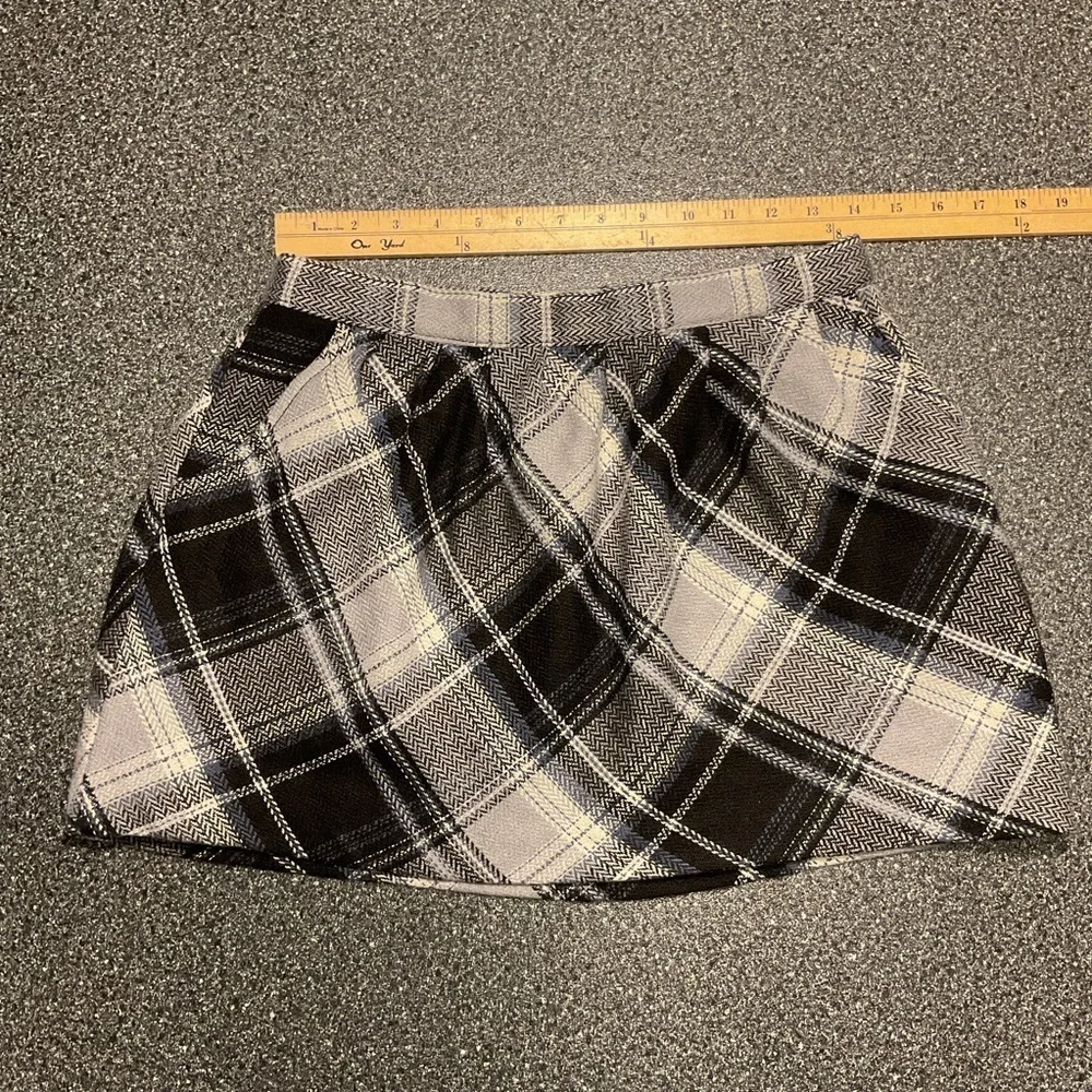 ❤️3/$15 Old Navy Mini Skirt